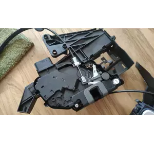 Замок дверей задньої правої Ford Kuga, Ford Kuga MK1 2008-2012 8V4AS26412 Замок дверей задньої правої Ford Kuga, Ford Kuga MK1 2008-2012 8V4AS26412